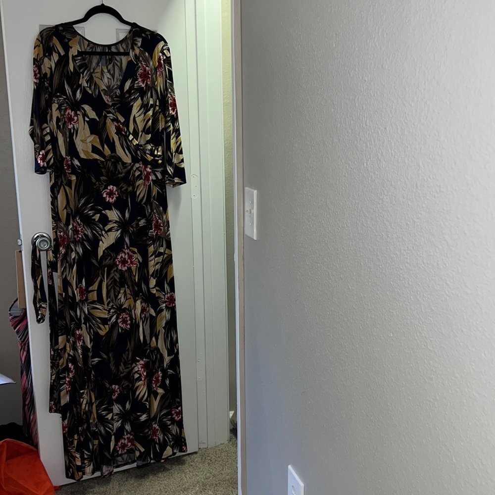 Women’s Floor Length Floral Drama Dress - Gorgeous